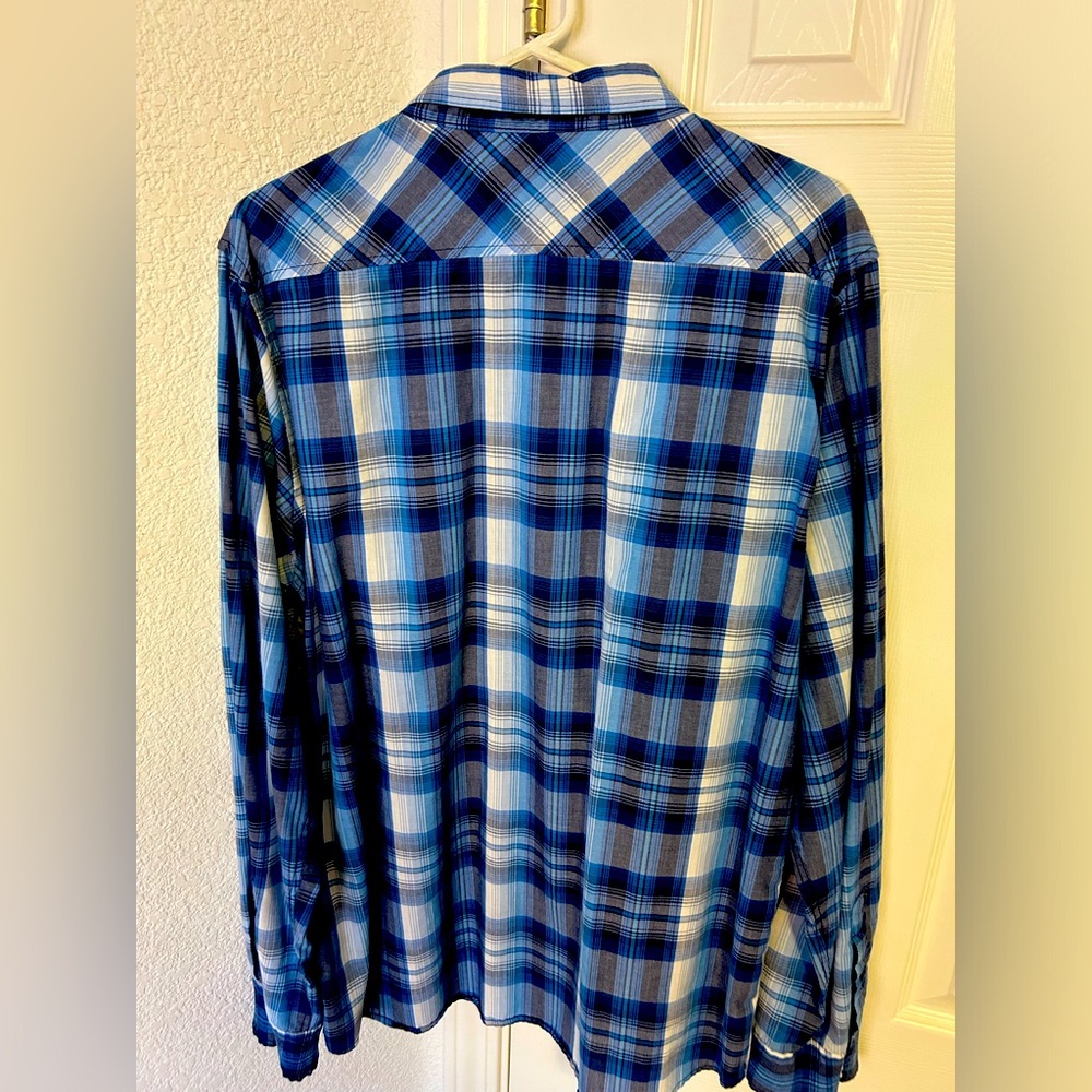 XL Long Sleeve Button up Blue Flannel.